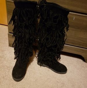 Black fringe boots